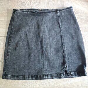 Wild Fable Faded Black Notch Front Denim Skirt Size 4